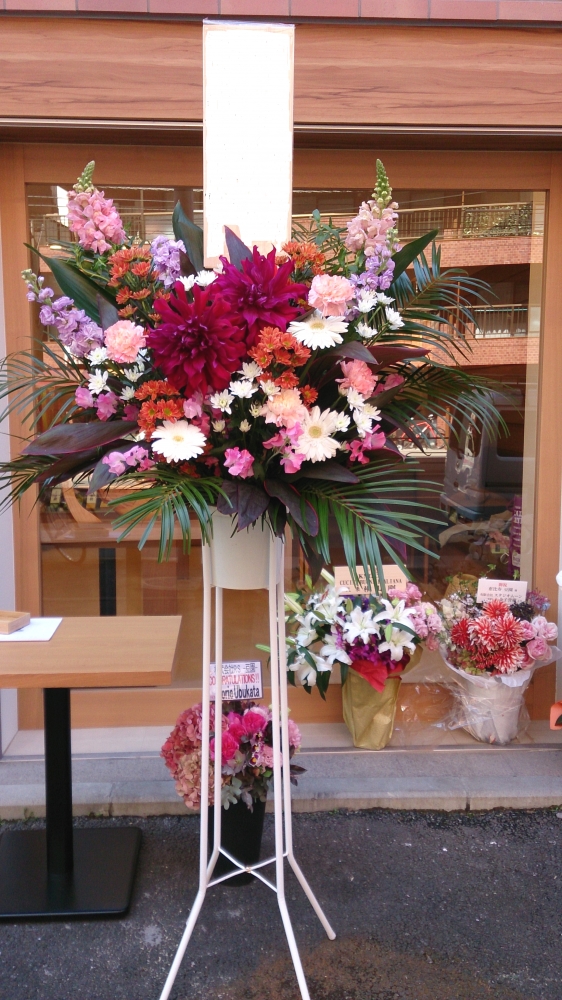 豪華なスタンド花の画像